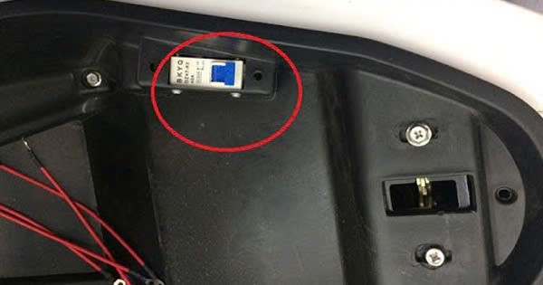 Do Aptomat xe điện bị nhảy