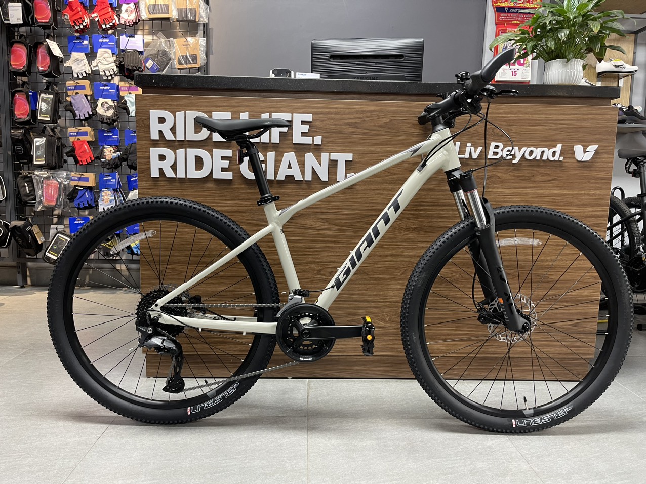 GIANT ATX 860 27.5 2025 – Địa hình MTB nâng cao