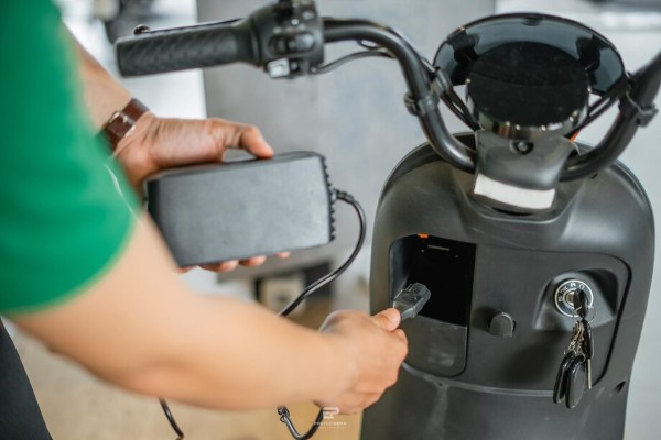 Công nghệ và thiết bị hỗ trợ xác định pin đầy