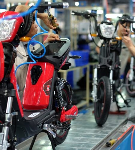 Sạc xe đạp điện chỉ báo đèn xanh​: Nguyên nhân và giải pháp
