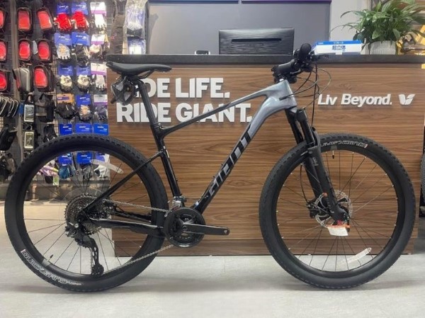 Giant TCX Advanced mẫu xe đạp địa hình chuyên nghiệp với khung nhôm cao cấp