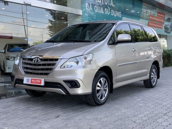 Toyota Innova 2.0E Đời 2015